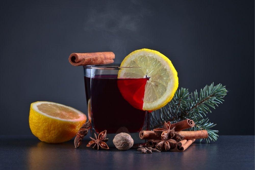 Welcher Wein für Glühwein? GEFAKO GEFAKO GmbH & Co. KG Welcher Wein für Glühwein? GEFAKO GEFAKO GmbH & Co. KG
